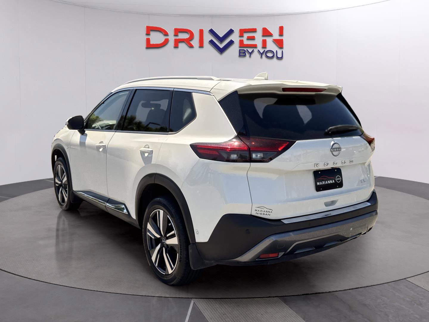 Used 2023 Nissan Rogue SL w/ SL Premium Package FWD image 3