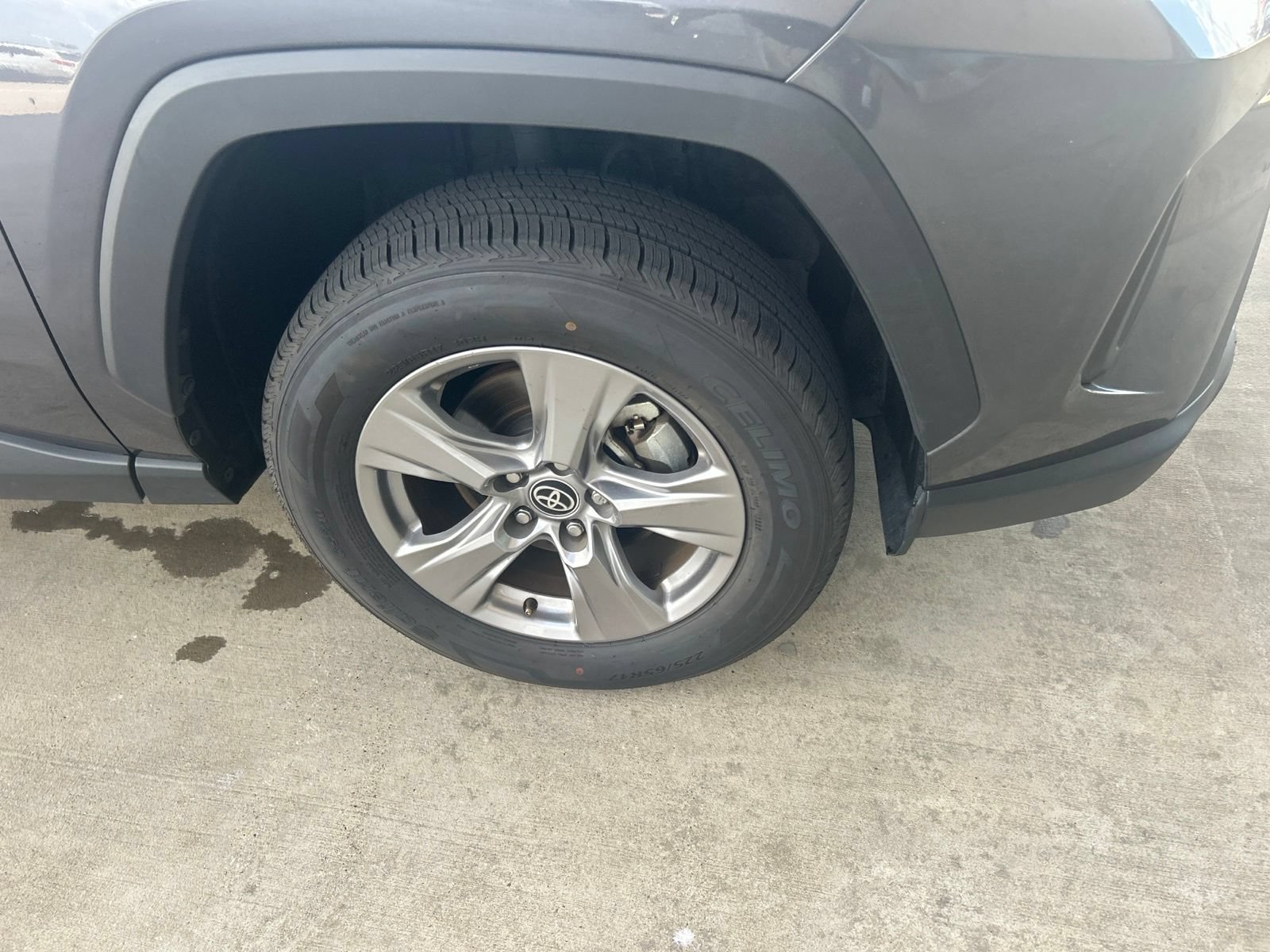 Used 2025 Toyota RAV4 XLE FWD image 5