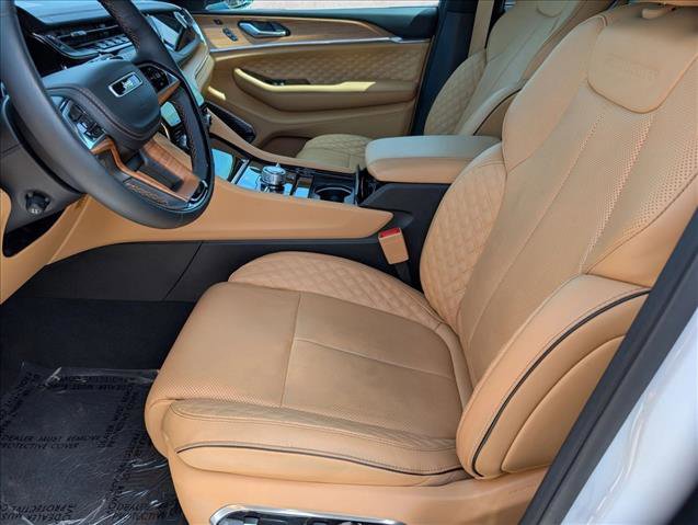 Used 2024 Jeep Grand Cherokee Summit image 17