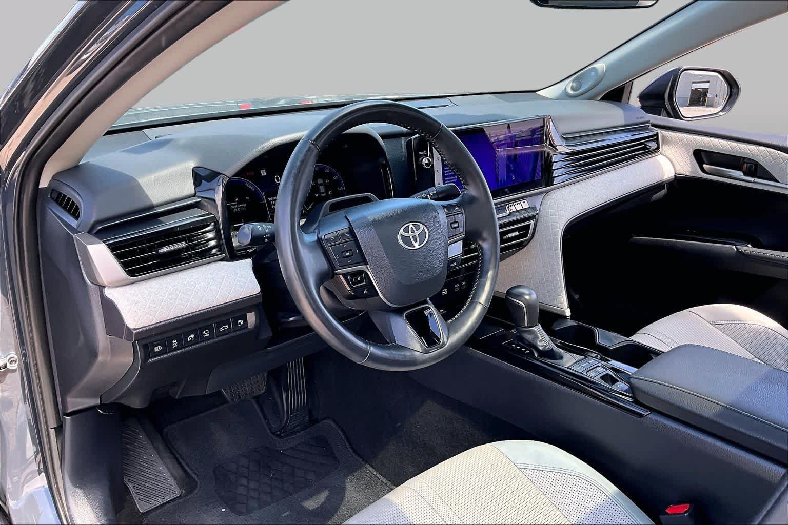 Used 2025 Toyota Camry XLE w/ Premium Plus Package FWD image 18