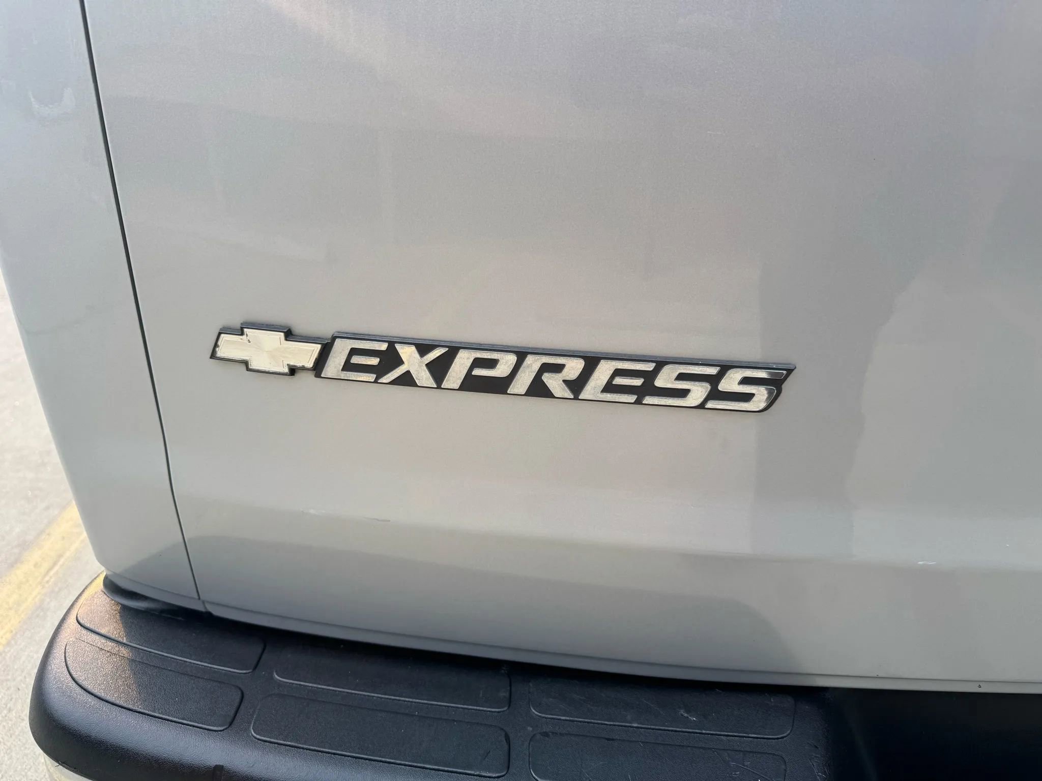 Used 2017 Chevrolet Express 3500 LT w/ LT Preferred Equipment Group image 8