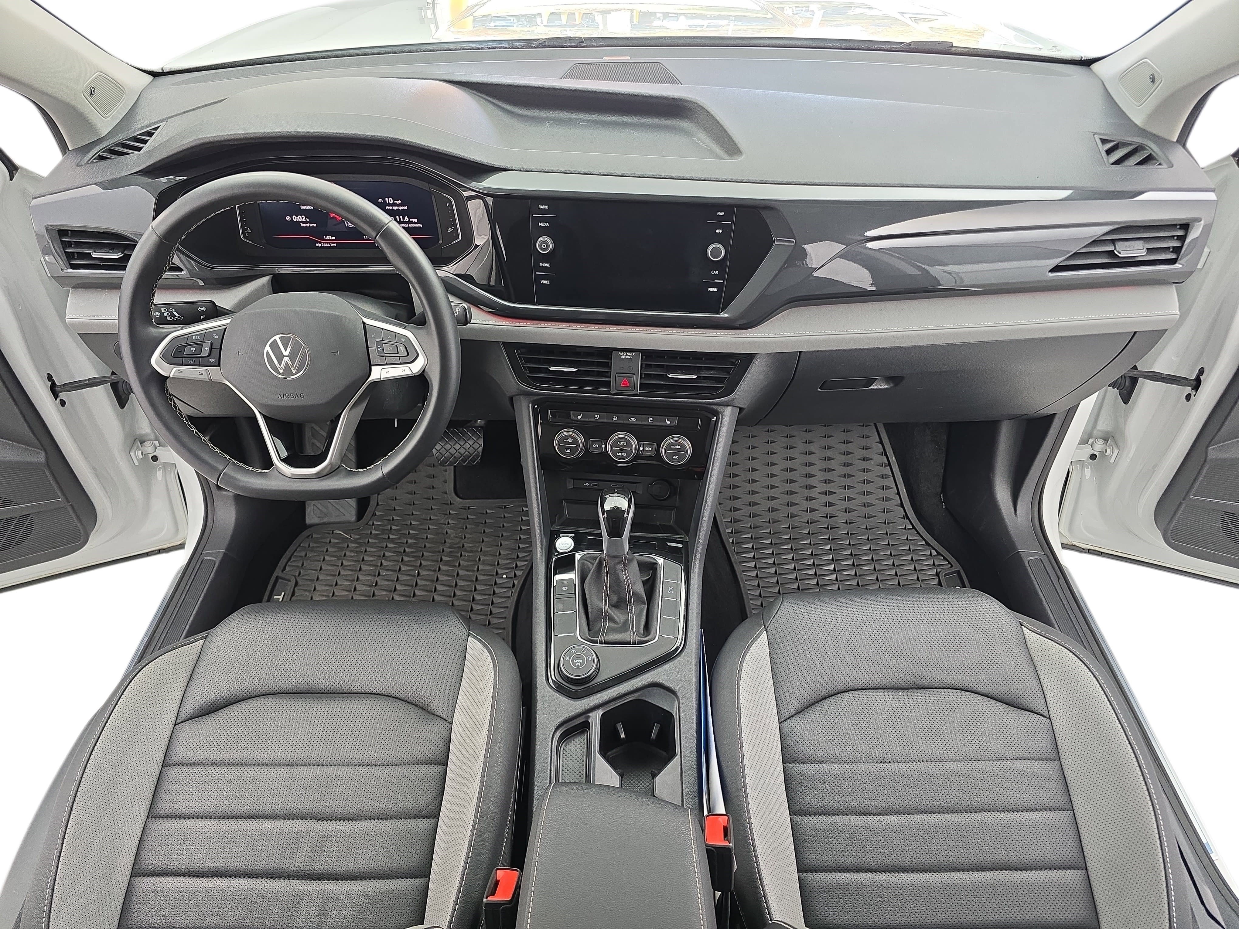 Used 2024 Volkswagen Taos SEL image 9