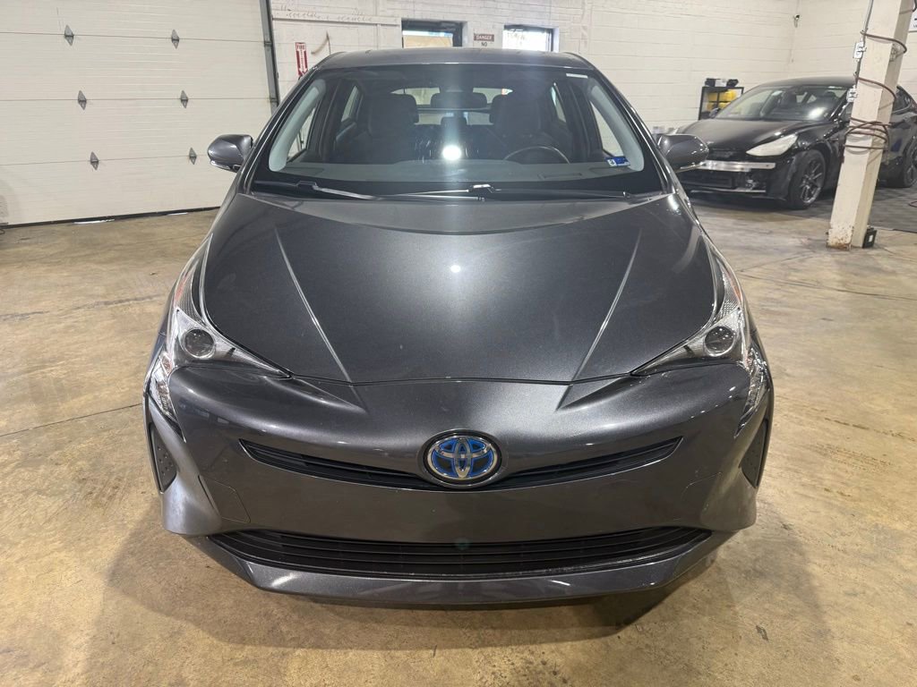 Used 2017 Toyota Prius Three w/ Advanced Technology Package image 2
