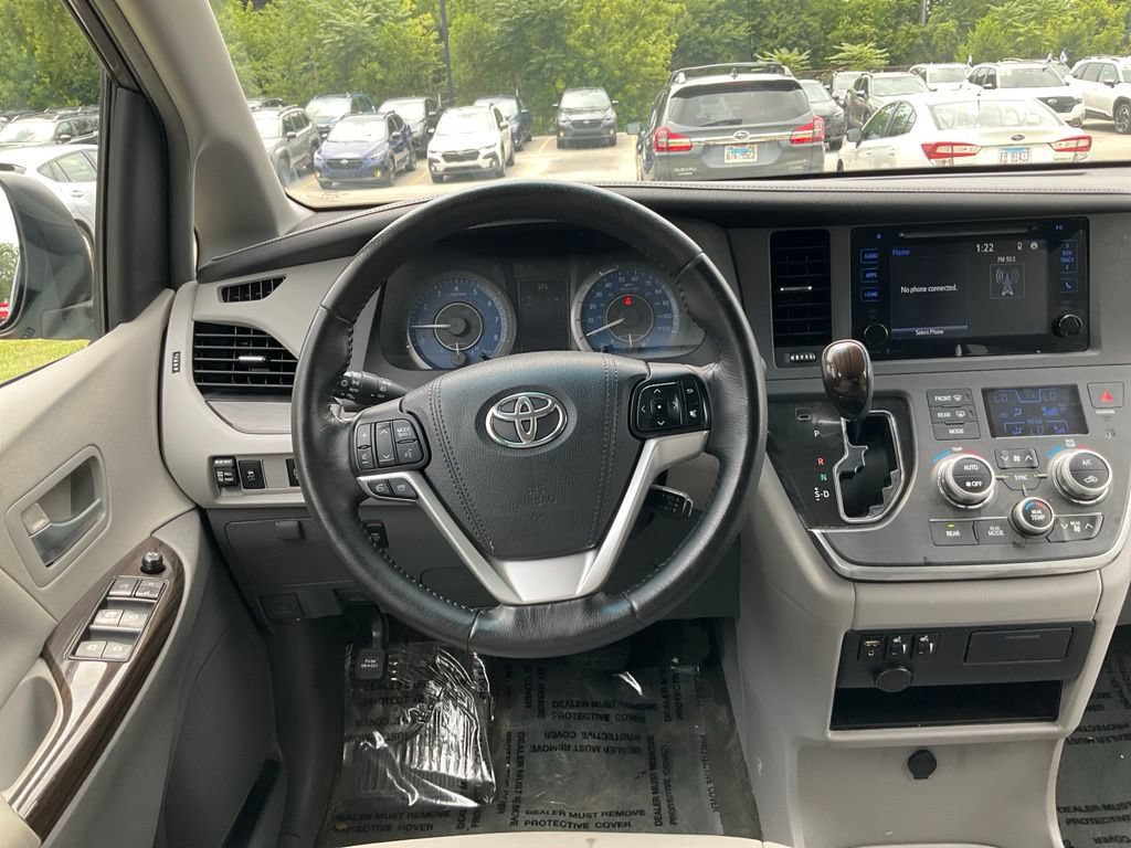 Used 2015 Toyota Sienna XLE AWD/4WD image 30