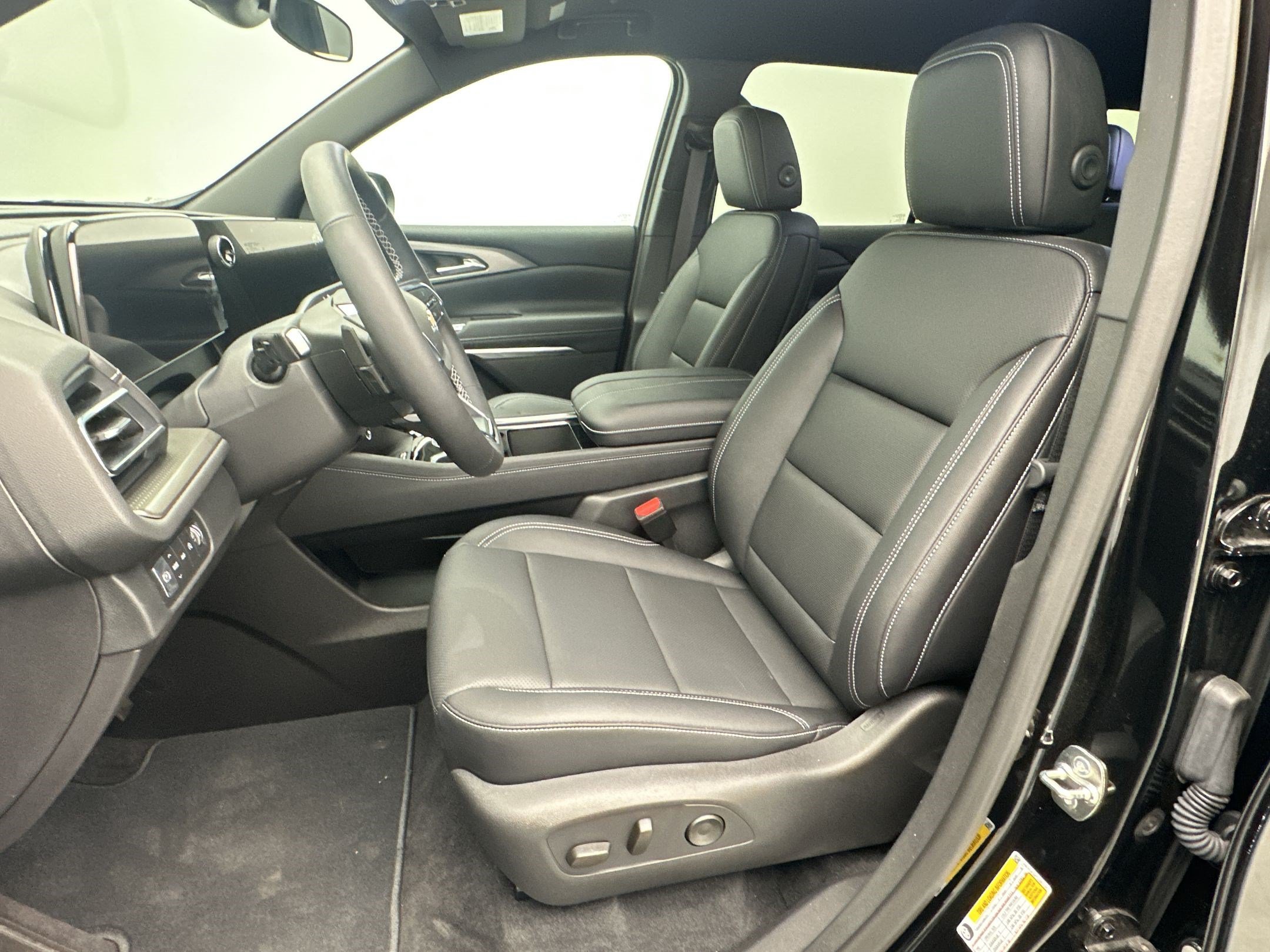 Certified 2026 Chevrolet Traverse LT AWD/4WD image 5