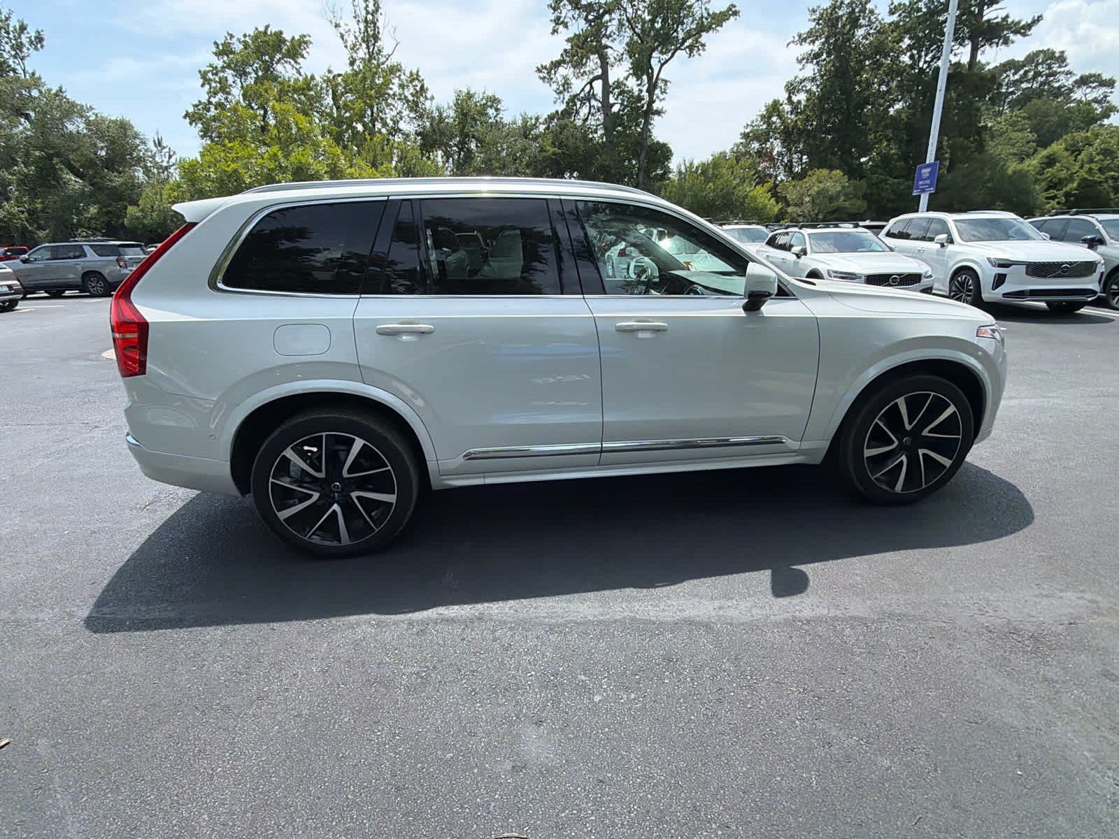 Certified 2023 Volvo XC90 B6 Plus w/ Protection Package Premier AWD/4WD image 16