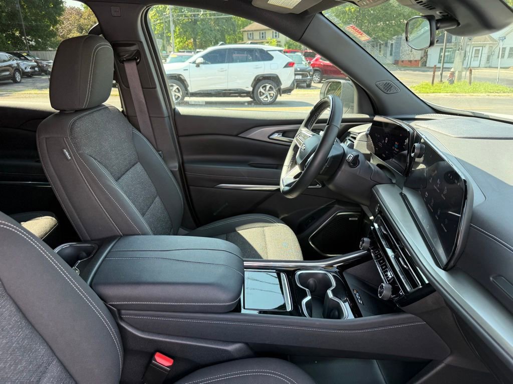 Used 2024 Chevrolet Traverse LT w/ Enhanced Driving Package image 41