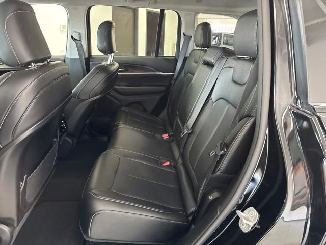 Used 2023 Jeep Grand Cherokee Limited w/ Black Appearance Package AWD/4WD image 22