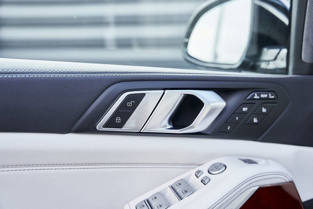 Used 2024 BMW ALPINA XB7 image 35