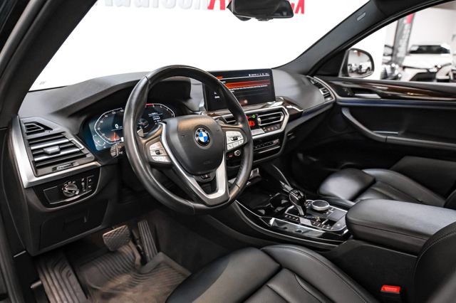 Used 2024 BMW X4 xDrive30i AWD/4WD image 3