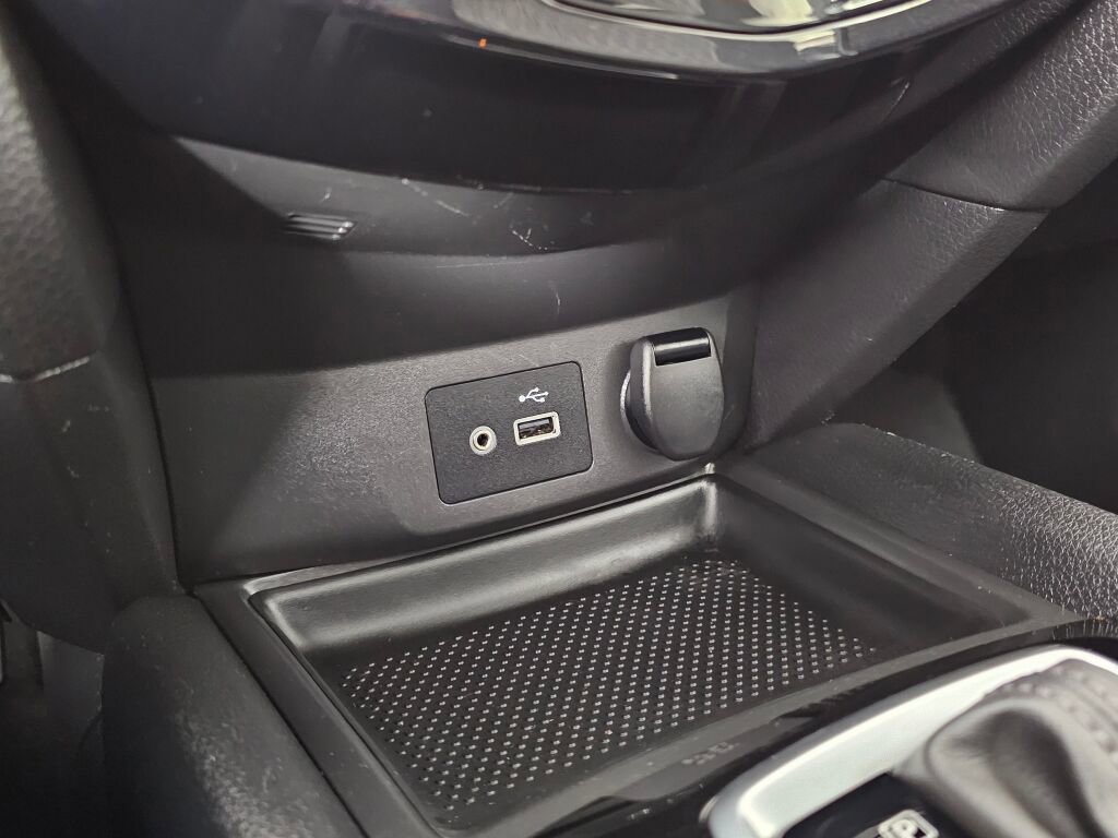 Used 2018 Nissan Rogue SV w/ Sun & Sound Touring Package image 32