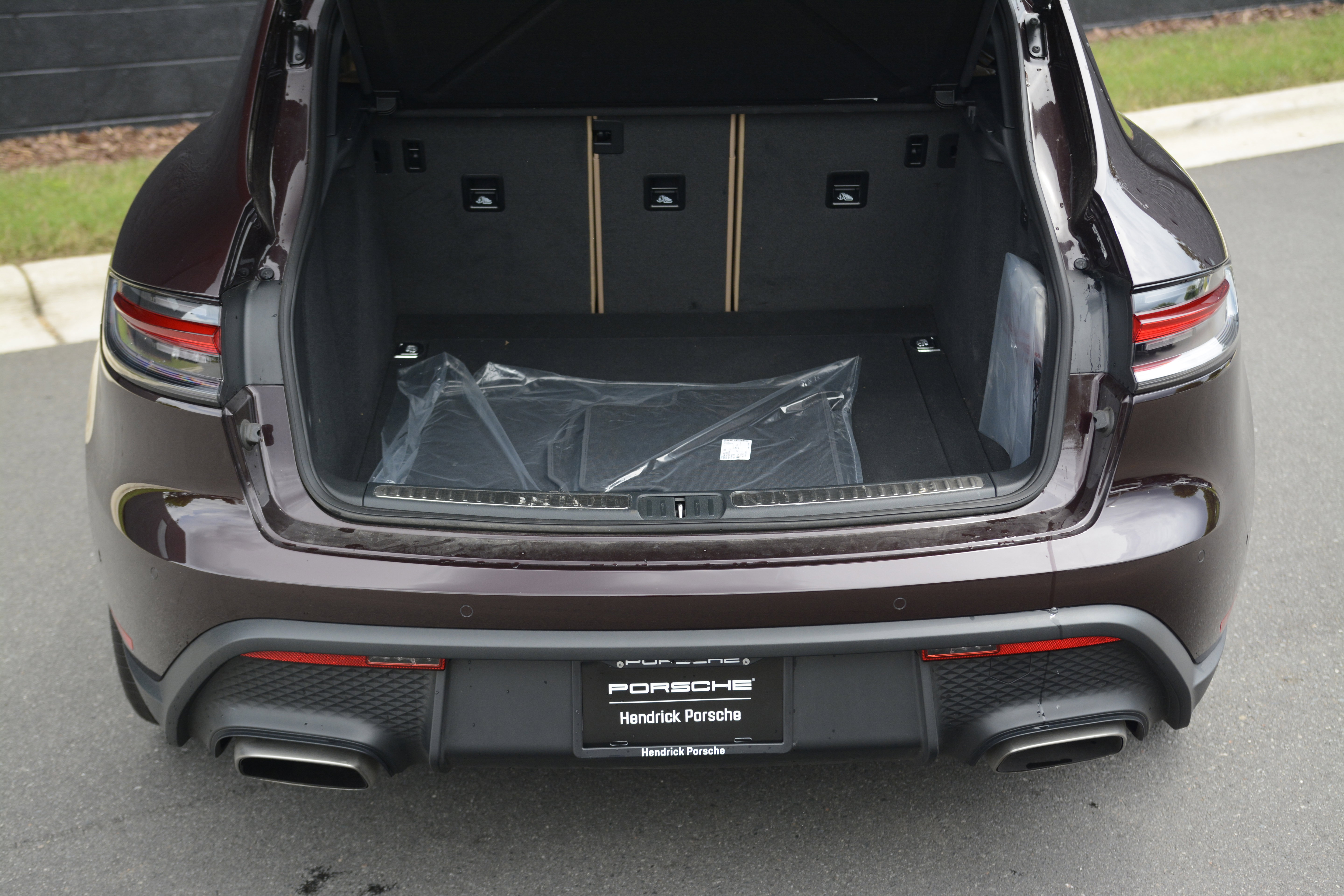 Certified 2026 Porsche Macan AWD/4WD image 37