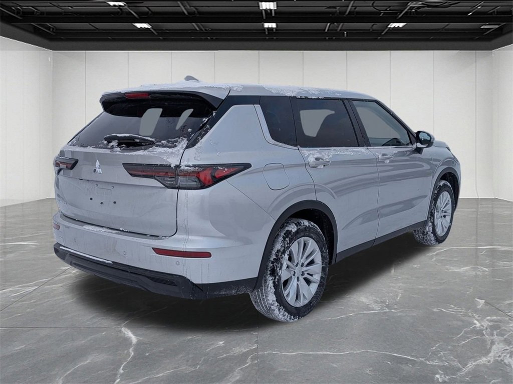 New 2026 Mitsubishi Outlander ES image 5
