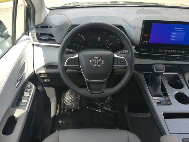 Certified 2025 Toyota Sienna XLE image 16