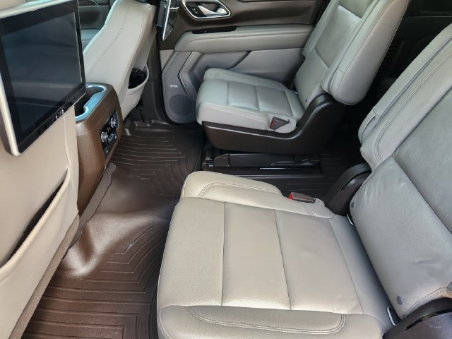 Used 2021 Chevrolet Suburban LT RWD image 30