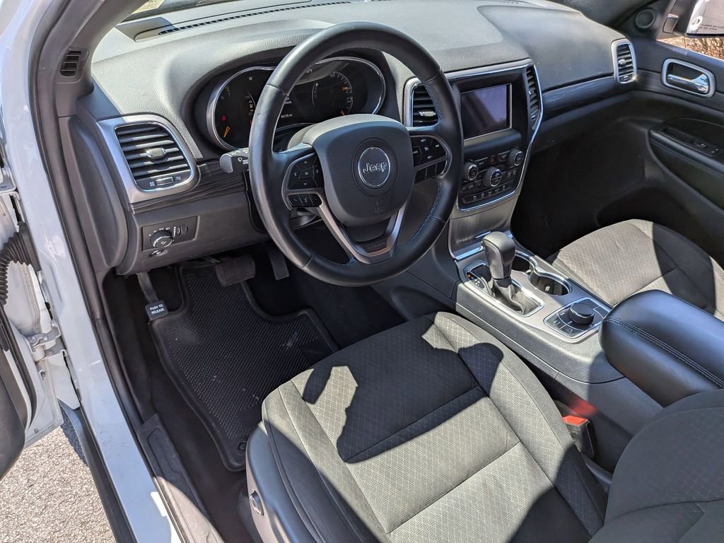 Used 2019 Jeep Grand Cherokee Laredo AWD/4WD image 13