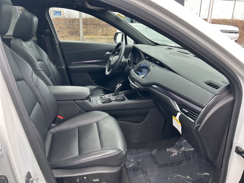 Used 2023 Cadillac XT4 Luxury w/ Cold Weather Package image 20
