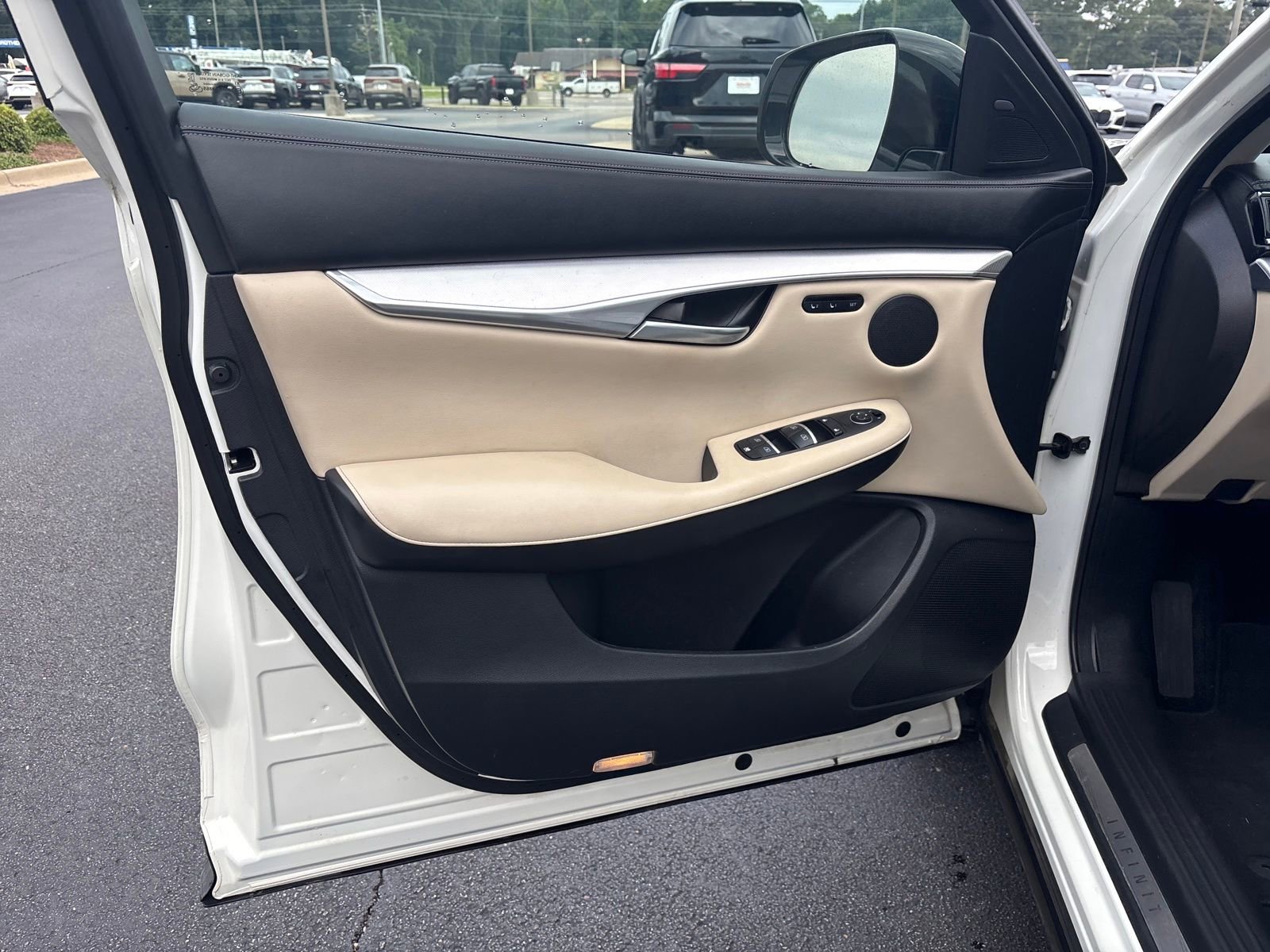 Used 2021 INFINITI QX50 Essential w/ Convenience Package image 10