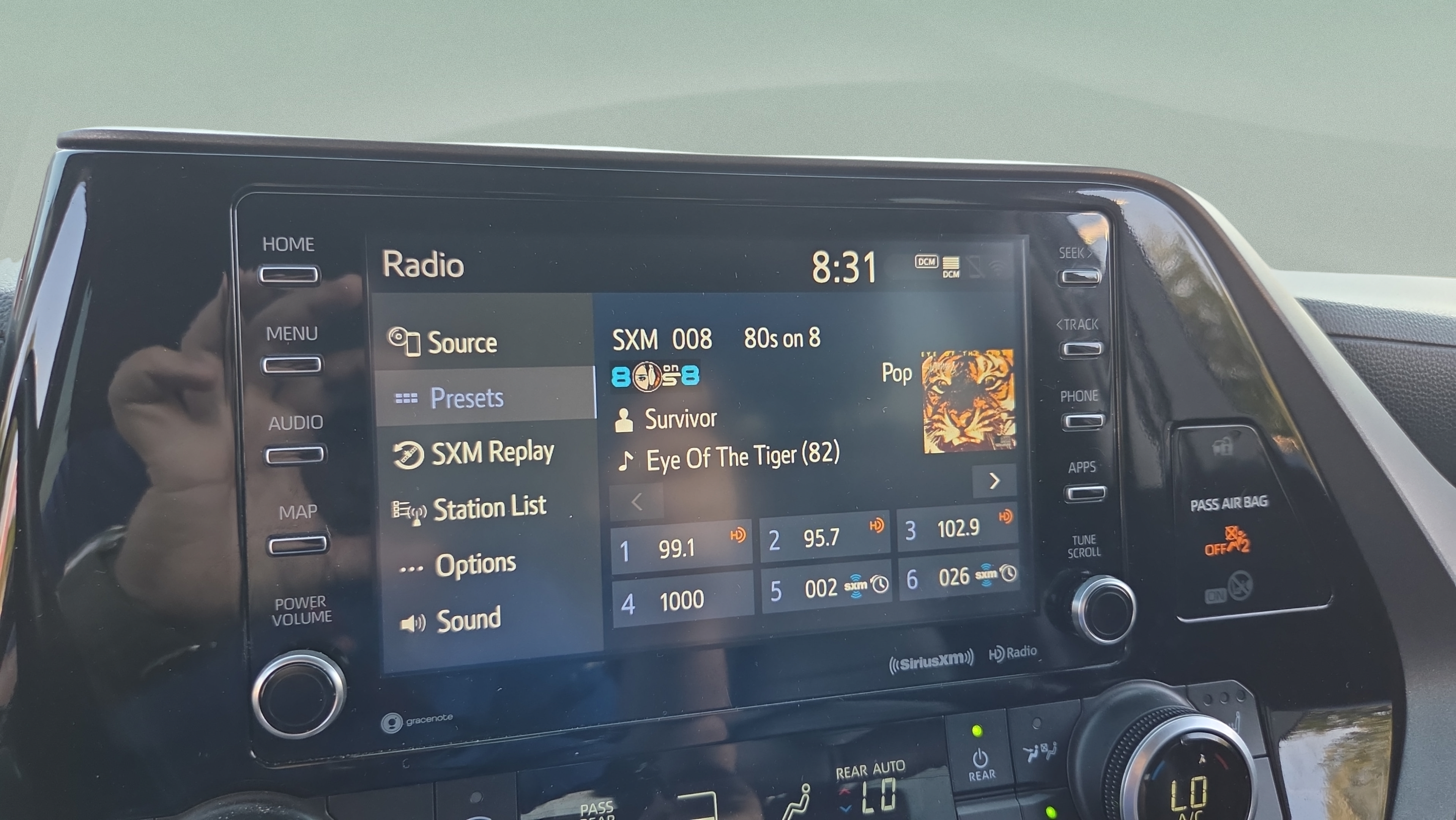 Used 2021 Toyota Highlander XLE FWD image 19