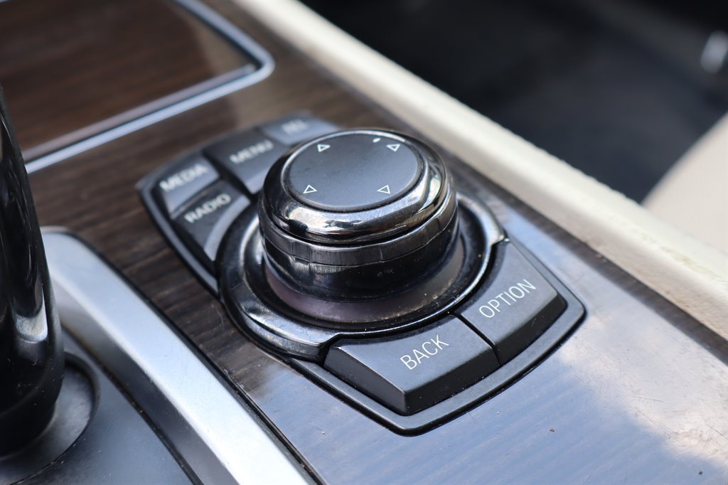 Used 2013 BMW 750Li RWD image 36