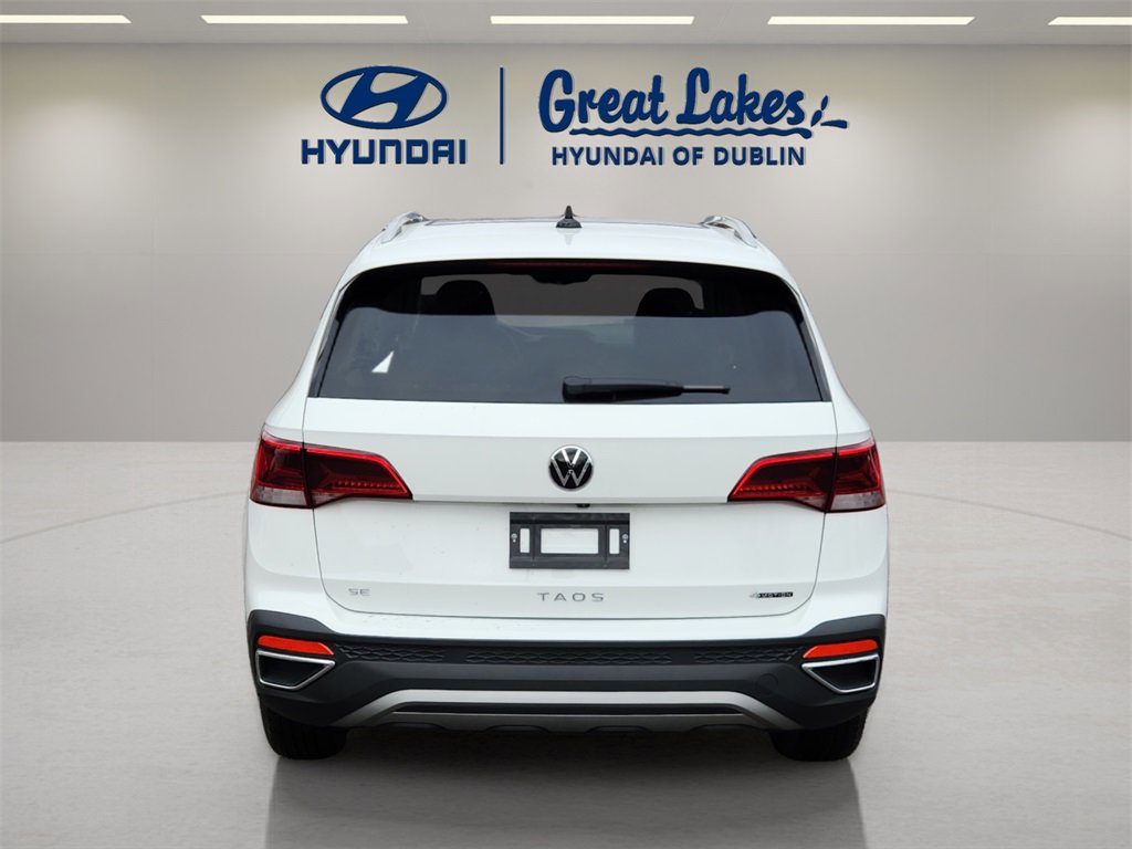 Used 2024 Volkswagen Taos SE w/ Panoramic Sunroof Package image 4