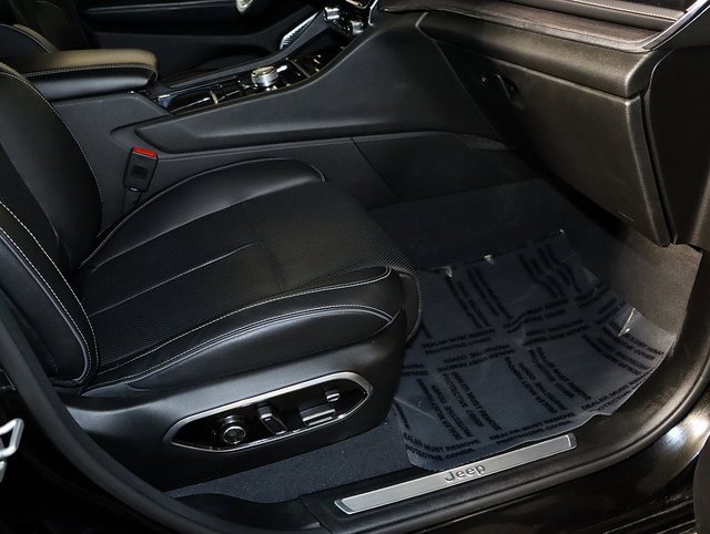 Used 2022 Jeep Grand Cherokee Overland w/ Luxury Tech Group IV image 37