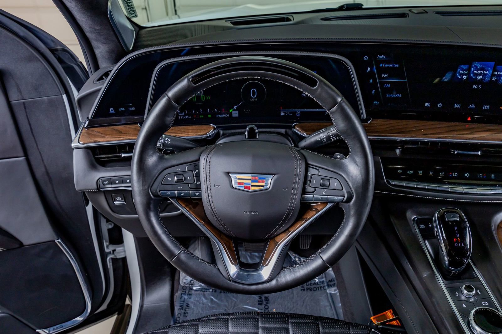 Used 2024 Cadillac Escalade Sport Platinum w/ LPO, ONYX Package AWD/4WD image 18