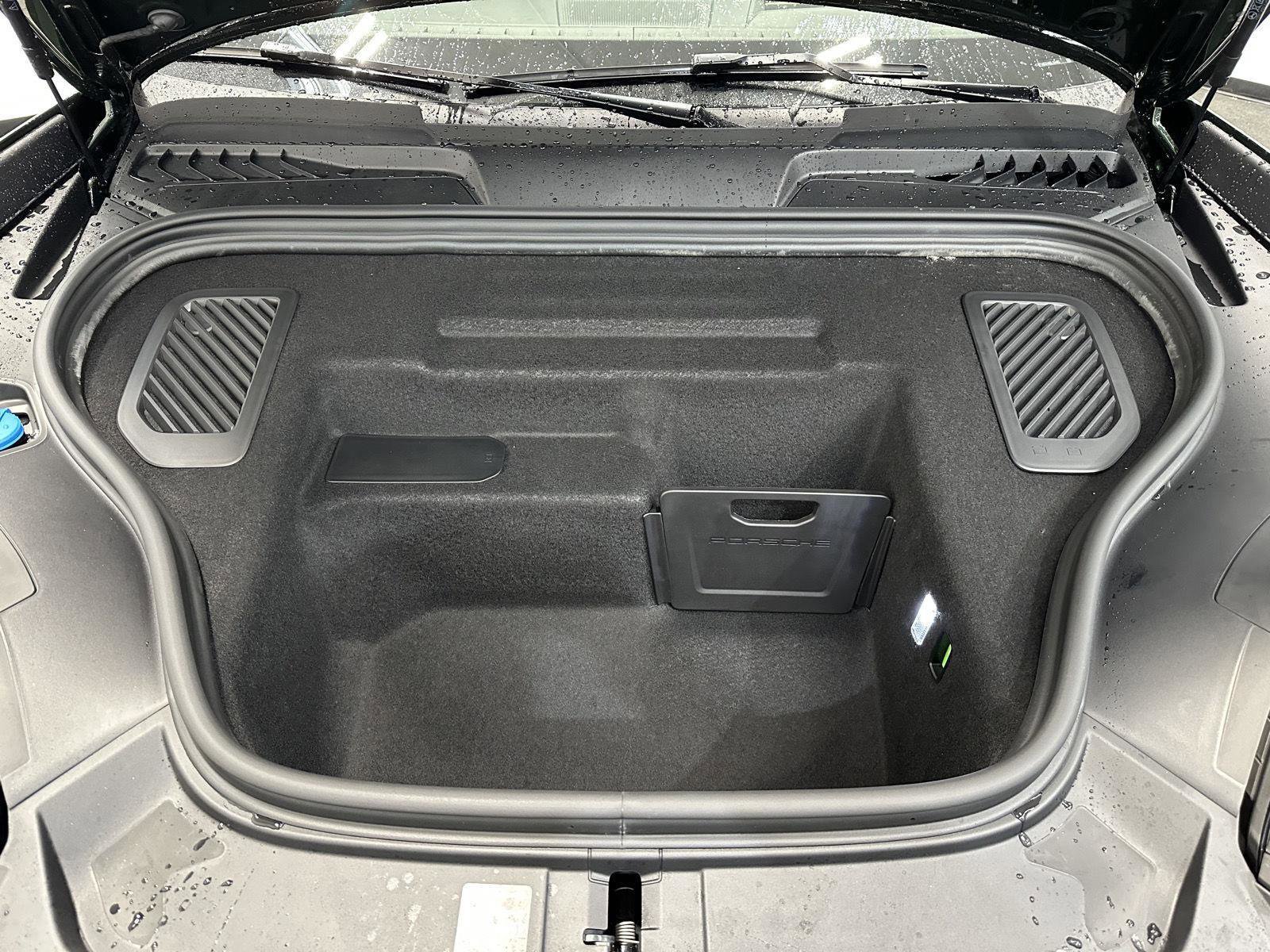 New 2025 Porsche Macan 4S Electric AWD/4WD image 46