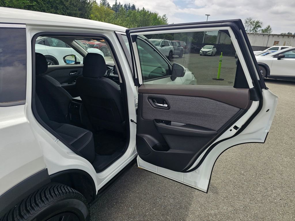 Used 2021 Nissan Rogue SV AWD/4WD image 23