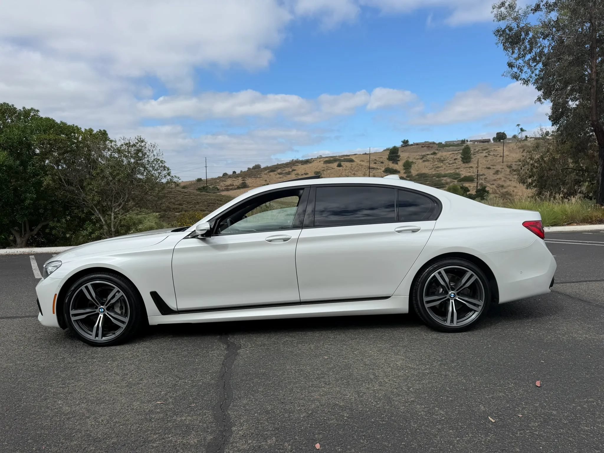 Used 2017 BMW 740i RWD image 2