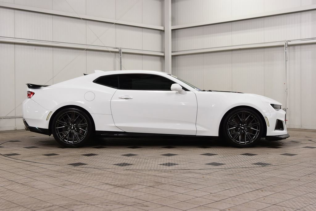 Used 2018 Chevrolet Camaro ZL1 RWD image 9