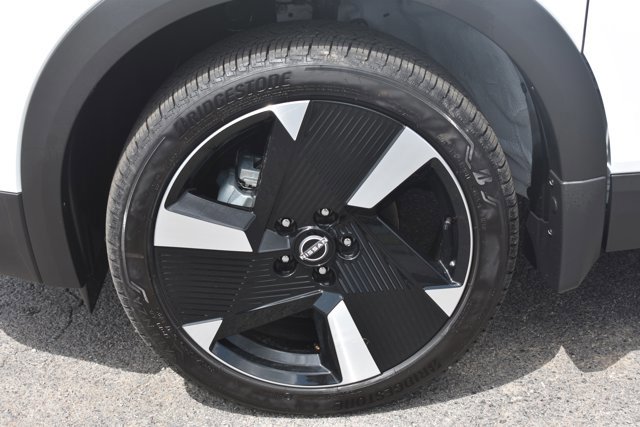 Used 2025 Nissan Kicks SR FWD image 11