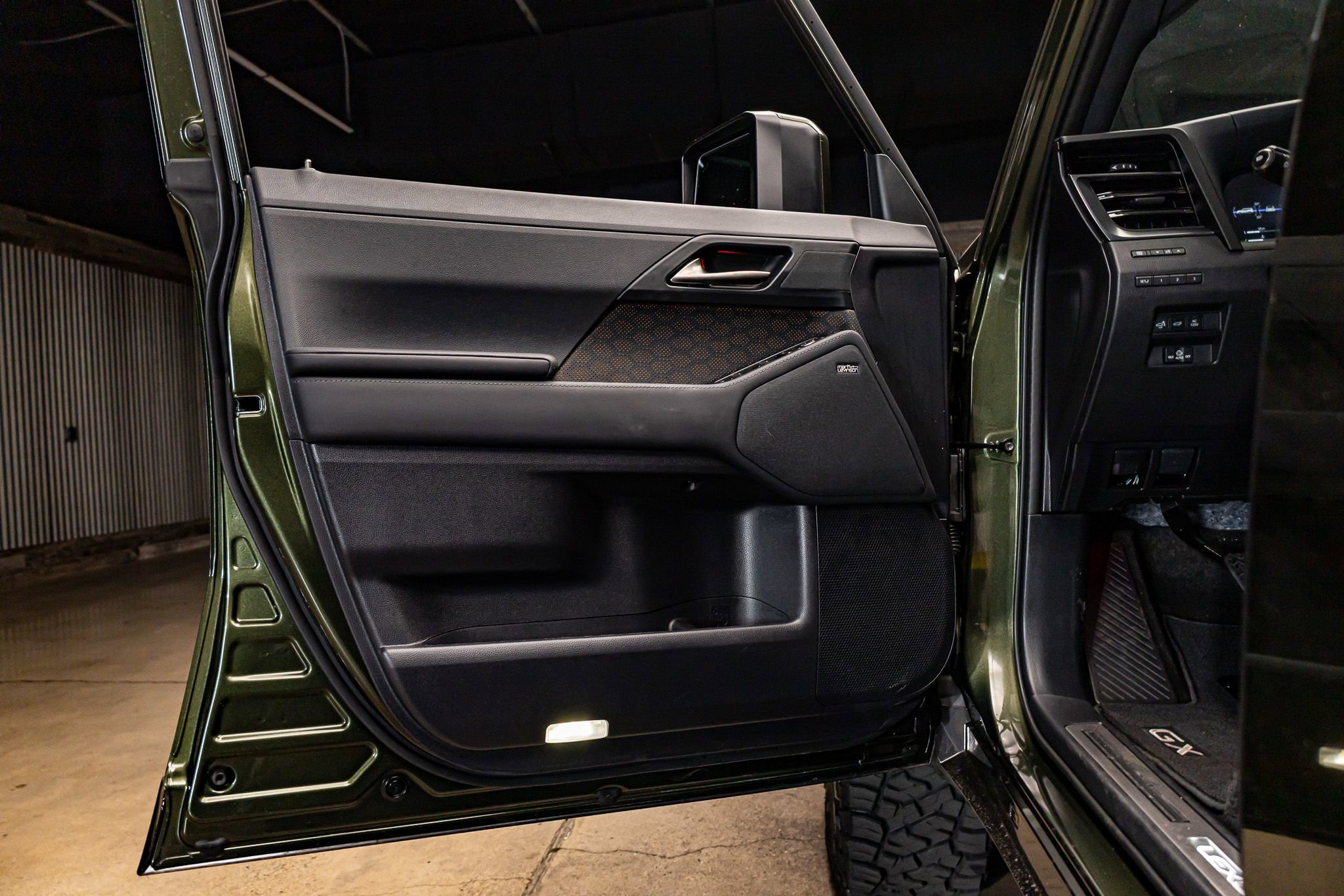 Used 2025 Lexus GX 550 w/ Cold Area Package image 27