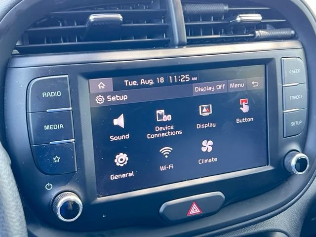 Certified 2025 Kia Soul LX w/ LX Technology Package FWD image 32
