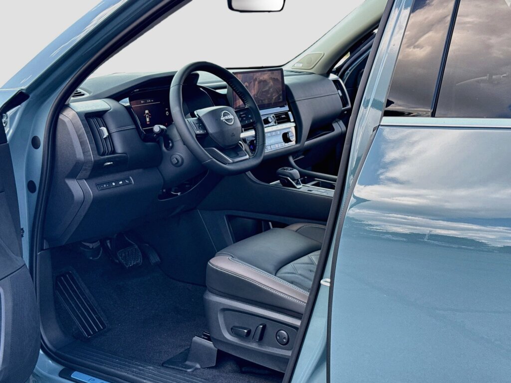 New 2026 Nissan Pathfinder Platinum AWD/4WD image 4