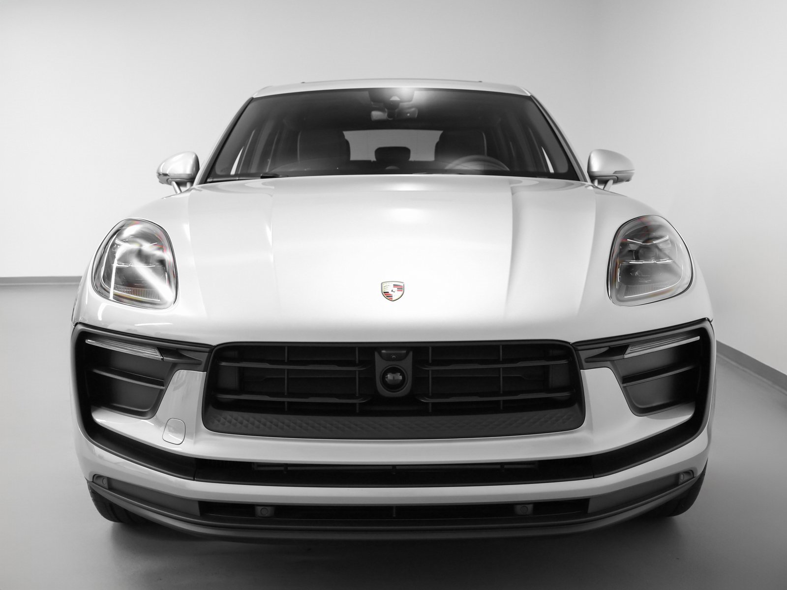 Certified 2025 Porsche Macan image 8