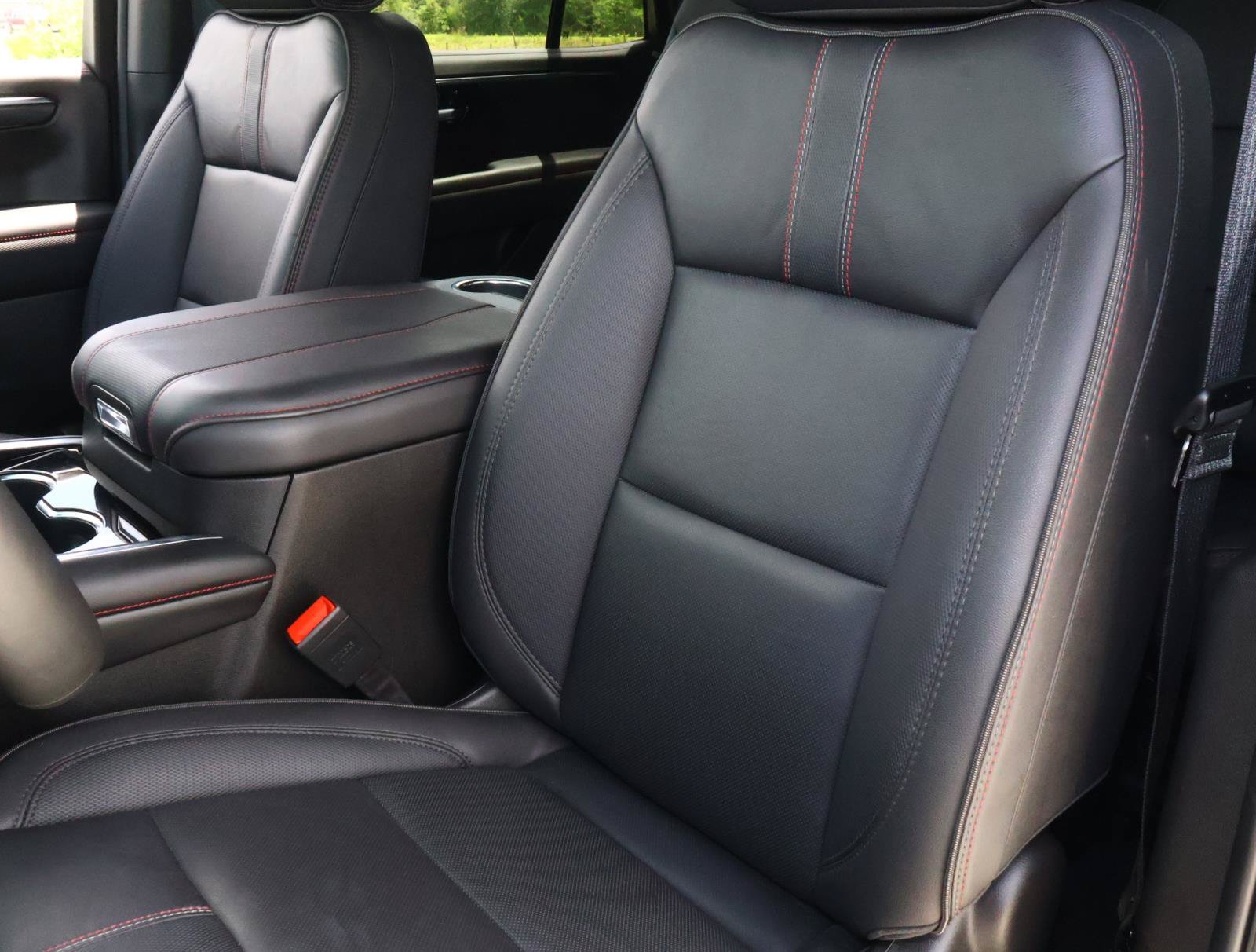 Used 2025 Chevrolet Tahoe RST w/ Comfort Package RWD image 13