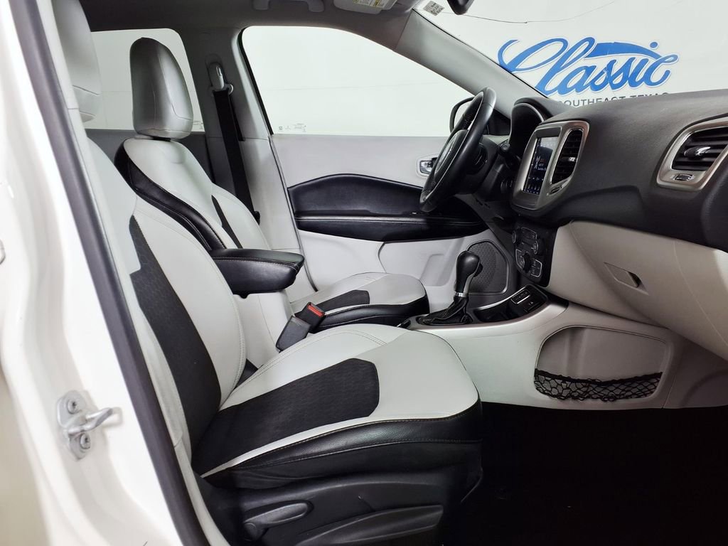 Used 2018 Jeep Compass Latitude w/ Popular Equipment Group FWD image 13