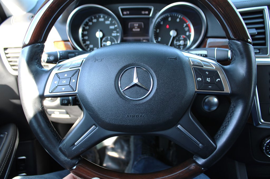 Used 2013 Mercedes-Benz GL 550 4MATIC image 34