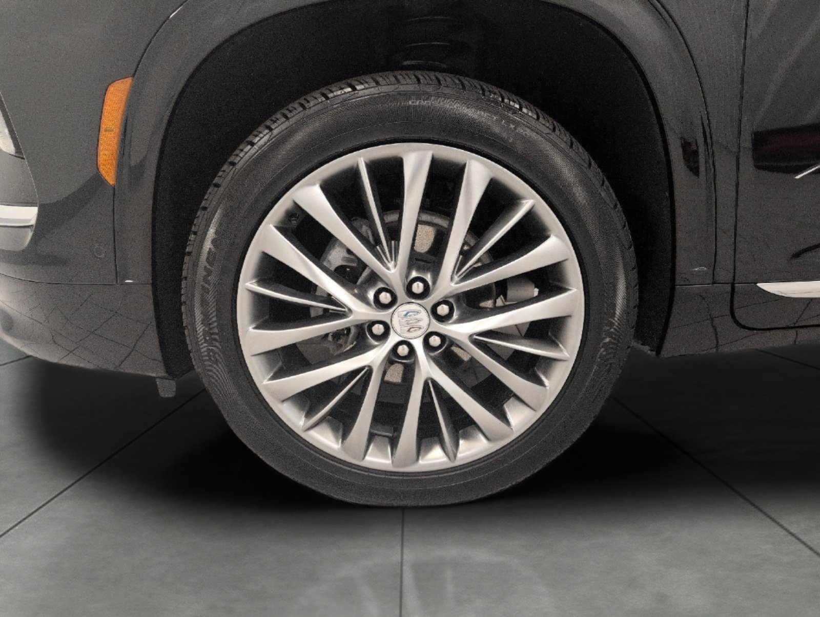 Used 2025 Buick Enclave Avenir AWD/4WD image 3