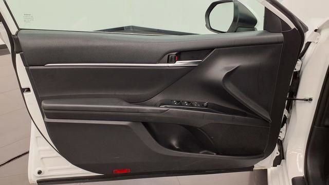 Used 2020 Toyota Camry SE image 14