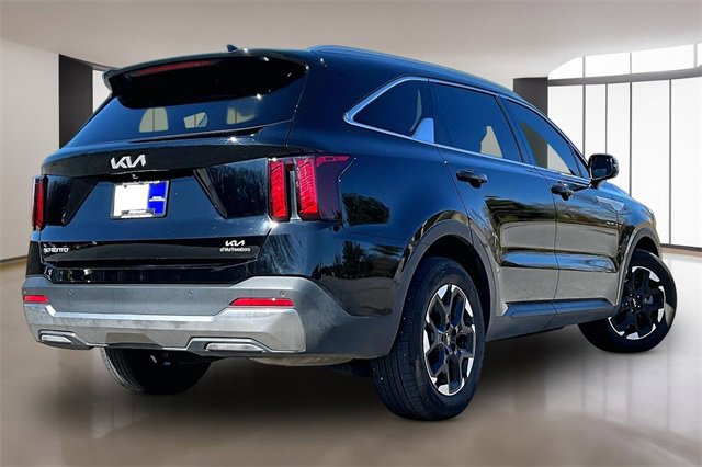 Used 2025 Kia Sorento S image 6
