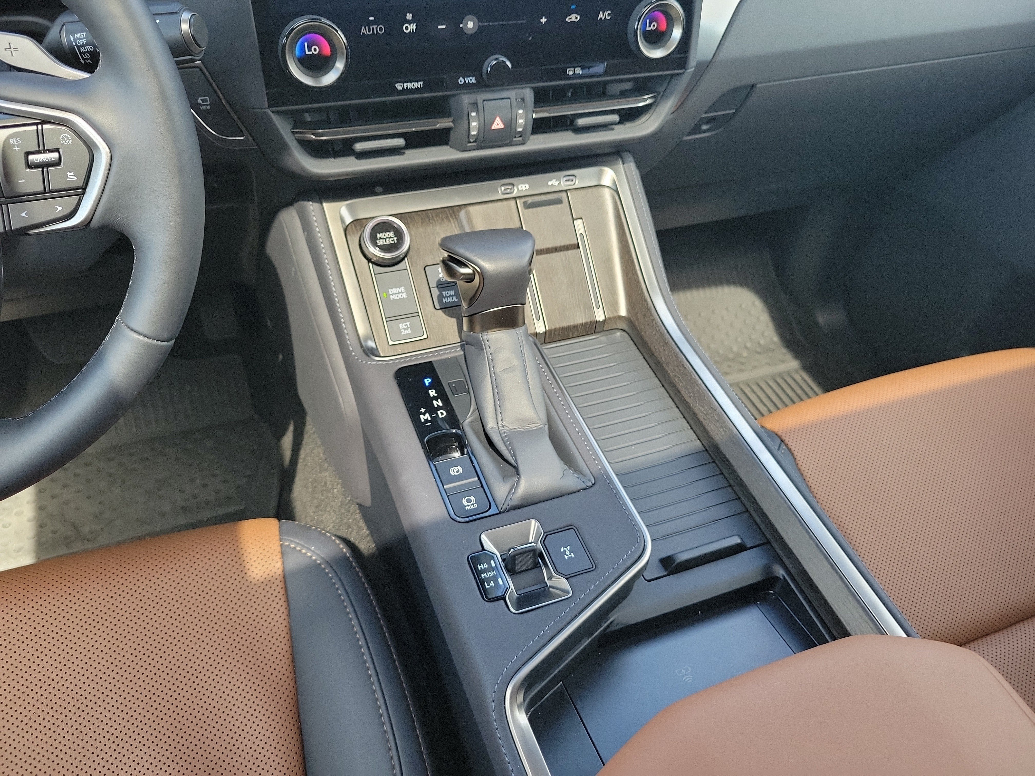 Used 2025 Lexus GX 550 w/ Accessory Package (2T) AWD/4WD image 22