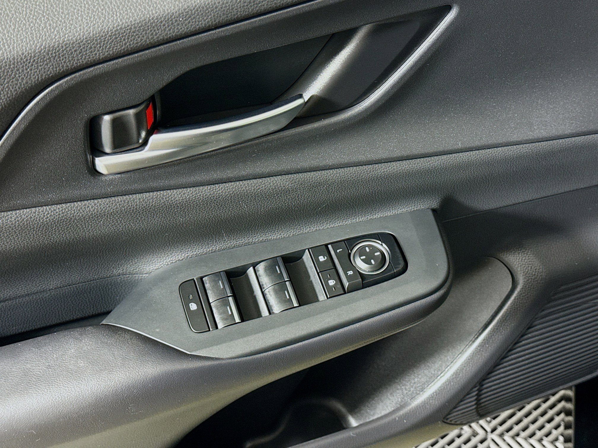 Used 2024 Toyota Prius Prime FWD image 19