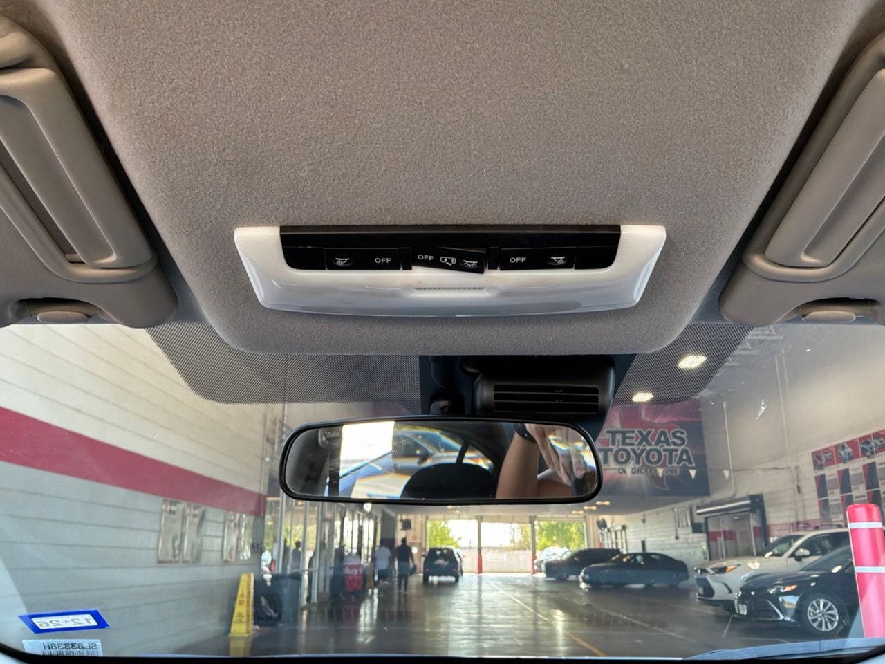 Used 2025 Nissan Versa SV FWD image 15