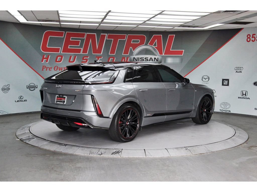 Used 2026 Cadillac Lyriq V w/ Exterior Carbon Fiber Package AWD/4WD image 5