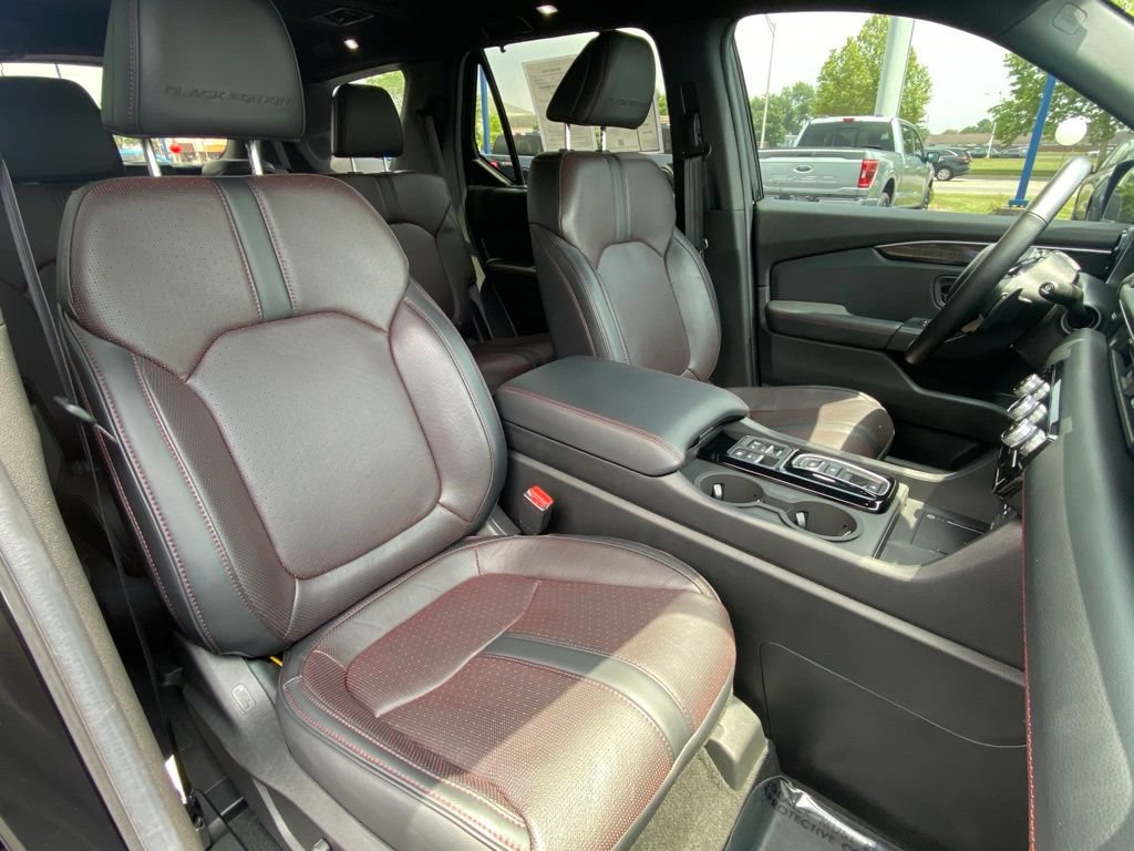 Used 2025 Honda Pilot Black Edition image 39