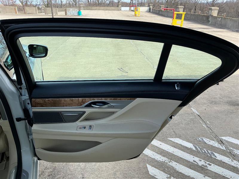 Used 2017 BMW 740i xDrive image 35