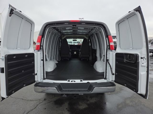 New 2026 GMC Savana 2500 w/ Driver Convenience Package image 25