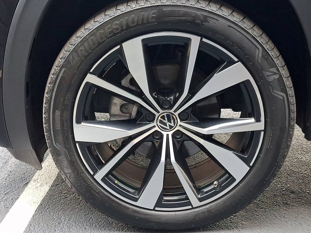 Used 2025 Volkswagen Atlas Cross Sport SEL Premium R-Line AWD/4WD image 15